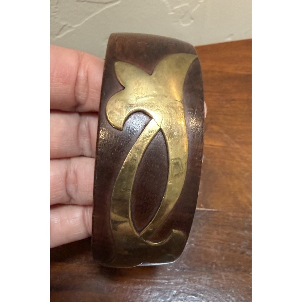 Vintage Natural  Bold Wood Brass Fleur De Lis Overlay Bangle Bracelet Boho Retro